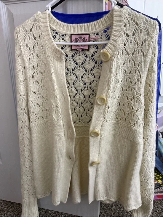 🛍️ LIKE NEW • 2/$25 VINTAGE JUICY COUTURE CREAM BUTTON DOWN KNITTED CARDIGAN 🛍️ - Picture 3 of 8